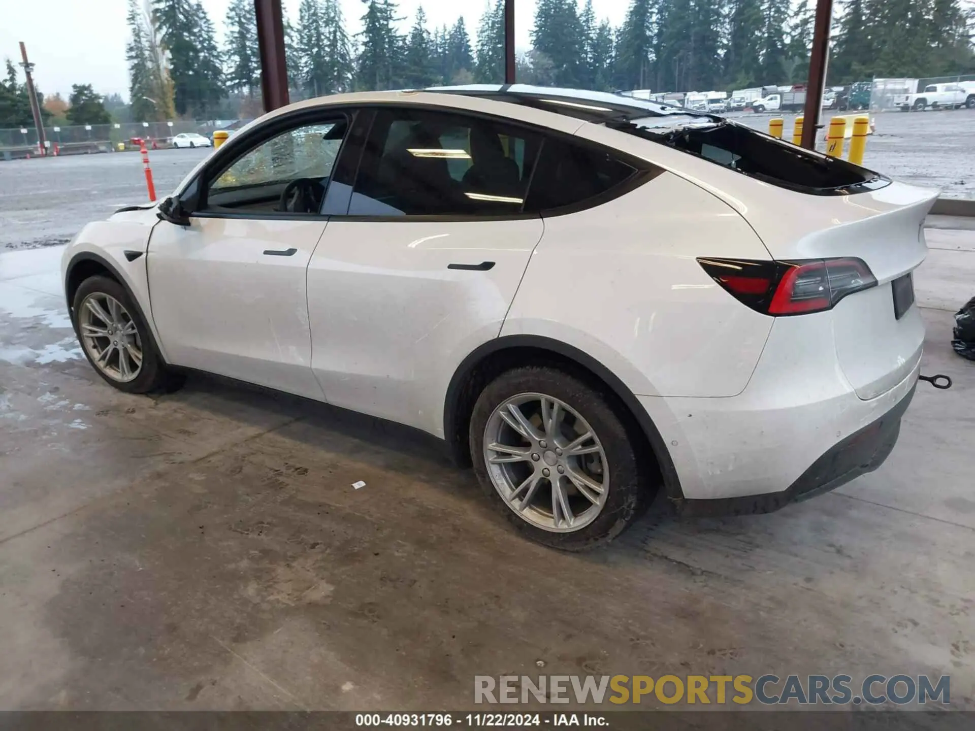 3 Photograph of a damaged car 5YJYGDEE6MF117891 TESLA MODEL Y 2021