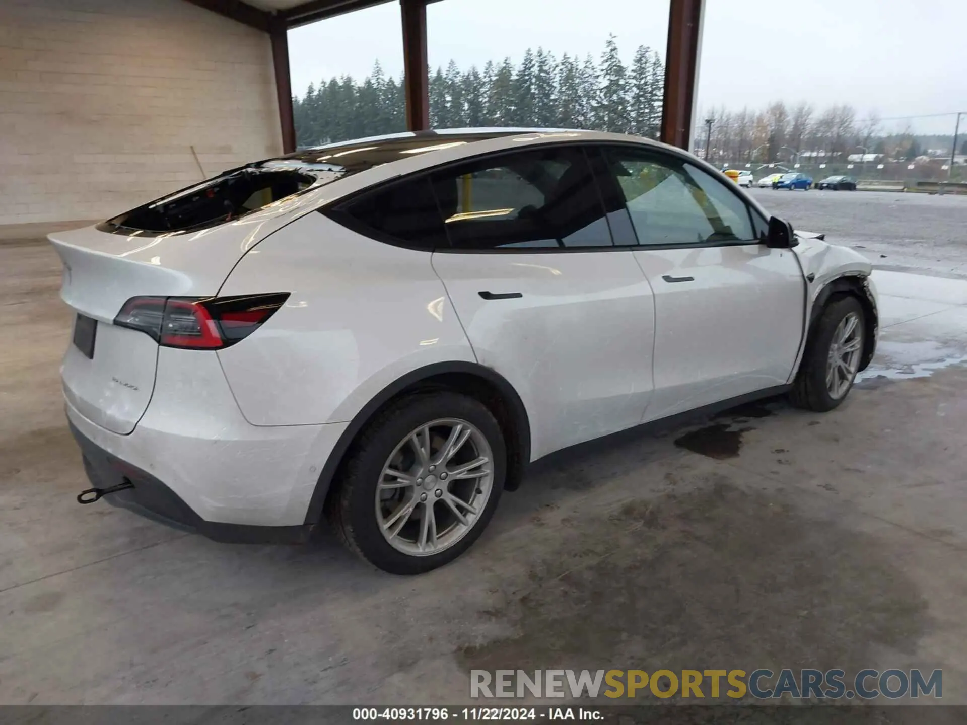 4 Photograph of a damaged car 5YJYGDEE6MF117891 TESLA MODEL Y 2021