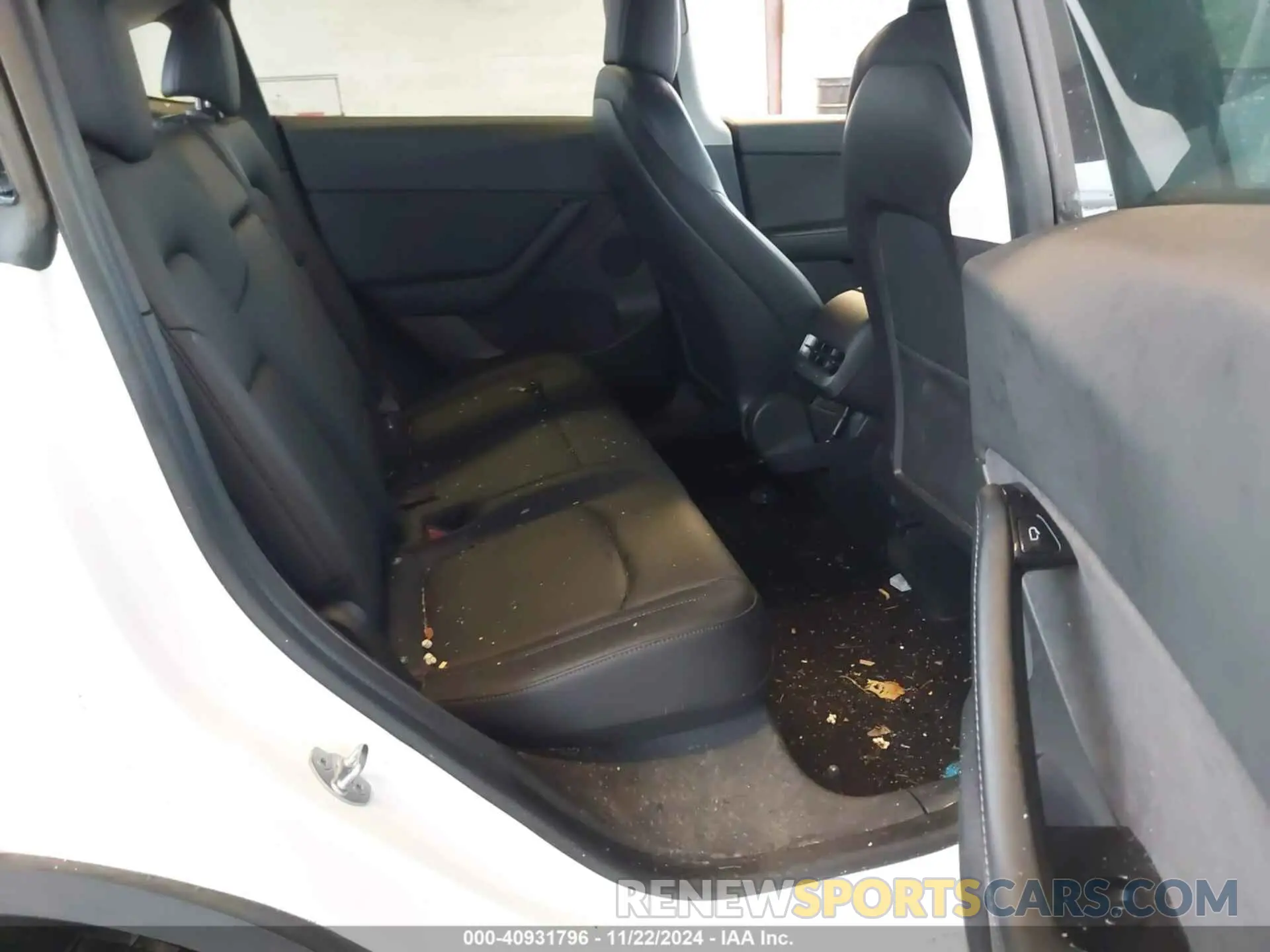 8 Photograph of a damaged car 5YJYGDEE6MF117891 TESLA MODEL Y 2021