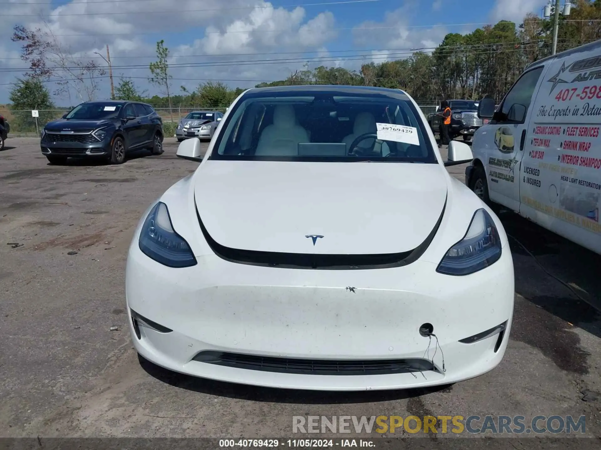 11 Photograph of a damaged car 5YJYGDEE6MF130088 TESLA MODEL Y 2021