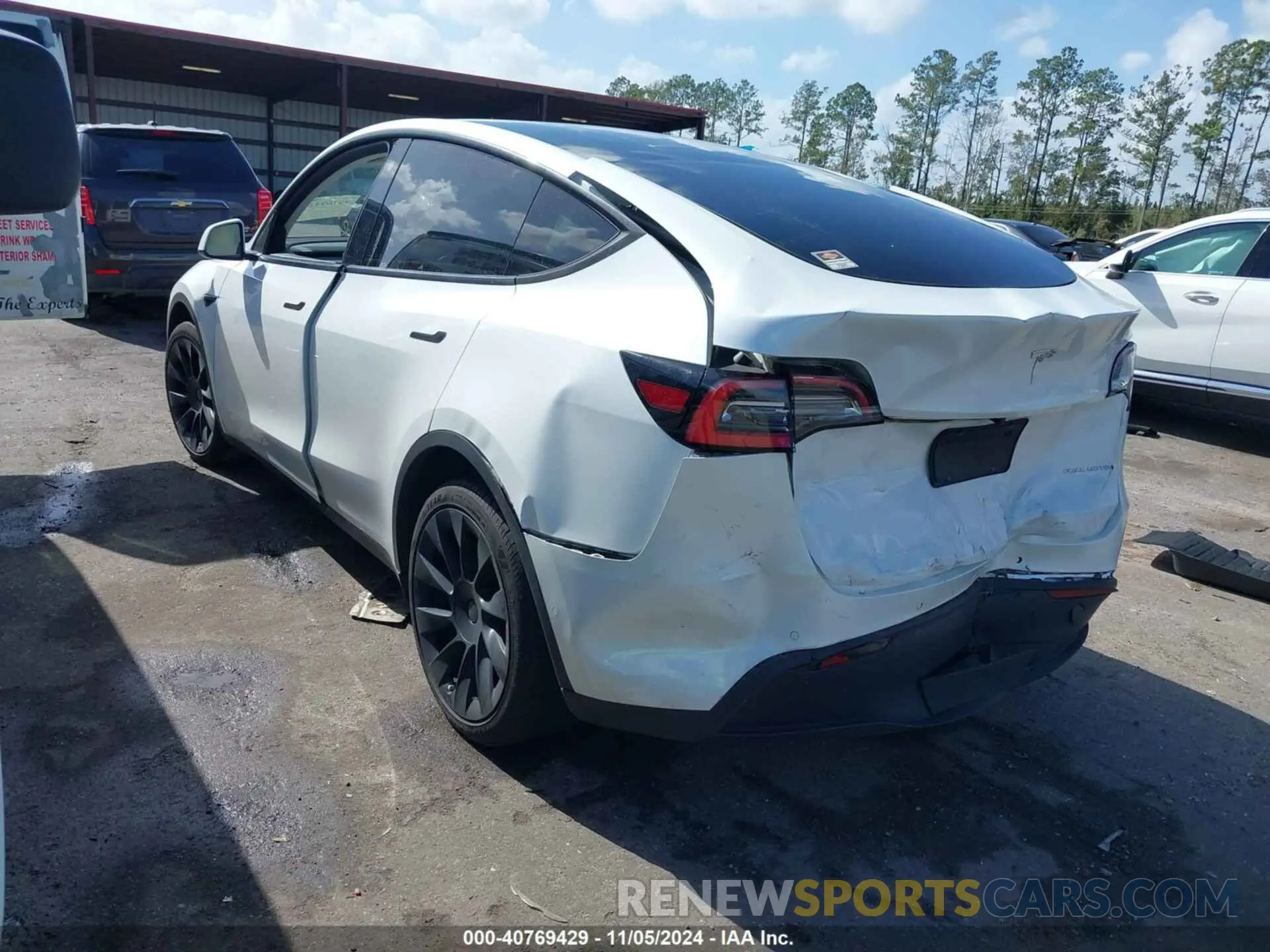 3 Photograph of a damaged car 5YJYGDEE6MF130088 TESLA MODEL Y 2021