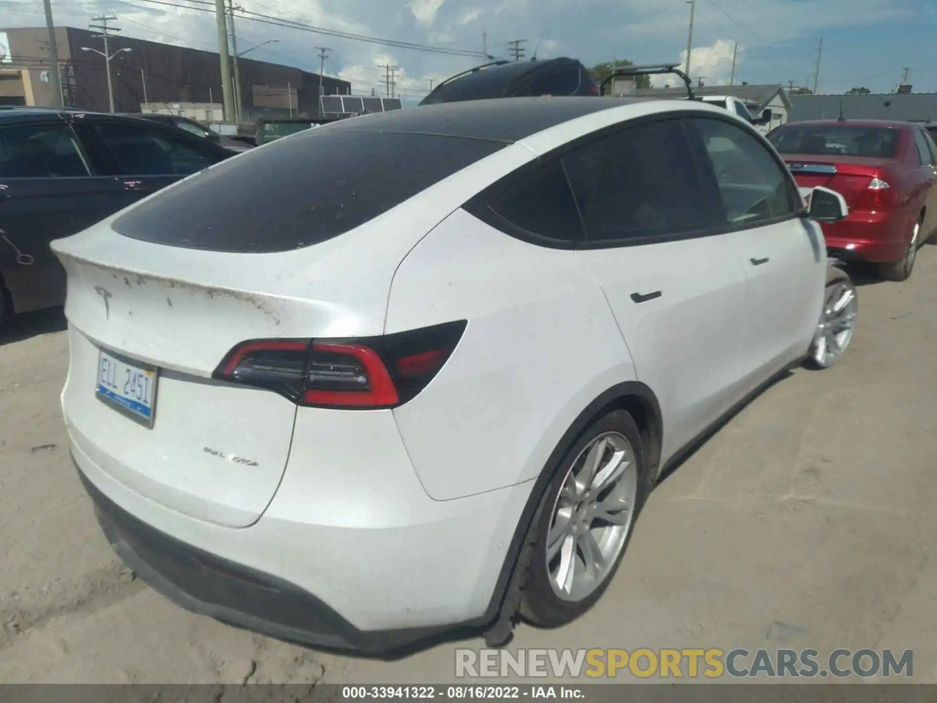 4 Photograph of a damaged car 5YJYGDEE6MF130544 TESLA MODEL Y 2021