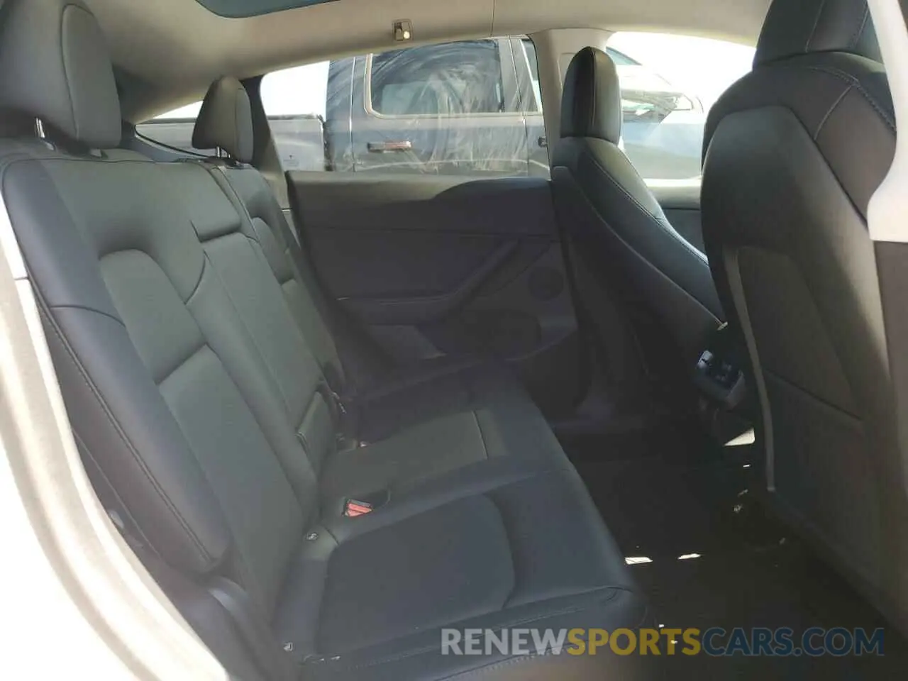 10 Photograph of a damaged car 5YJYGDEE6MF140510 TESLA MODEL Y 2021