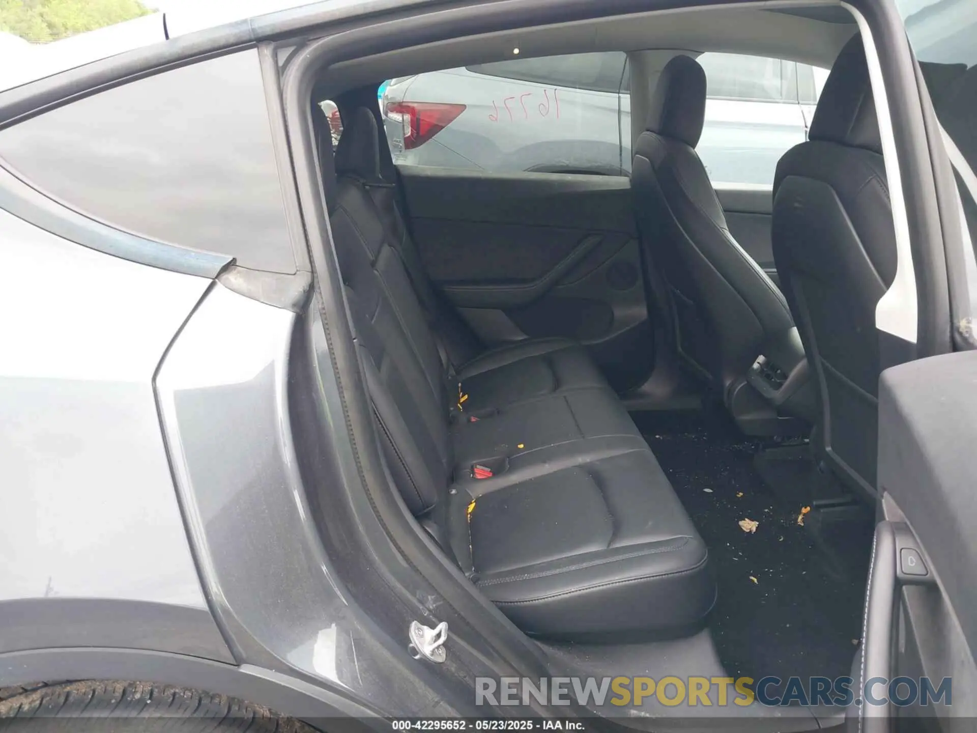 8 Photograph of a damaged car 5YJYGDEE6MF146341 TESLA MODEL Y 2021