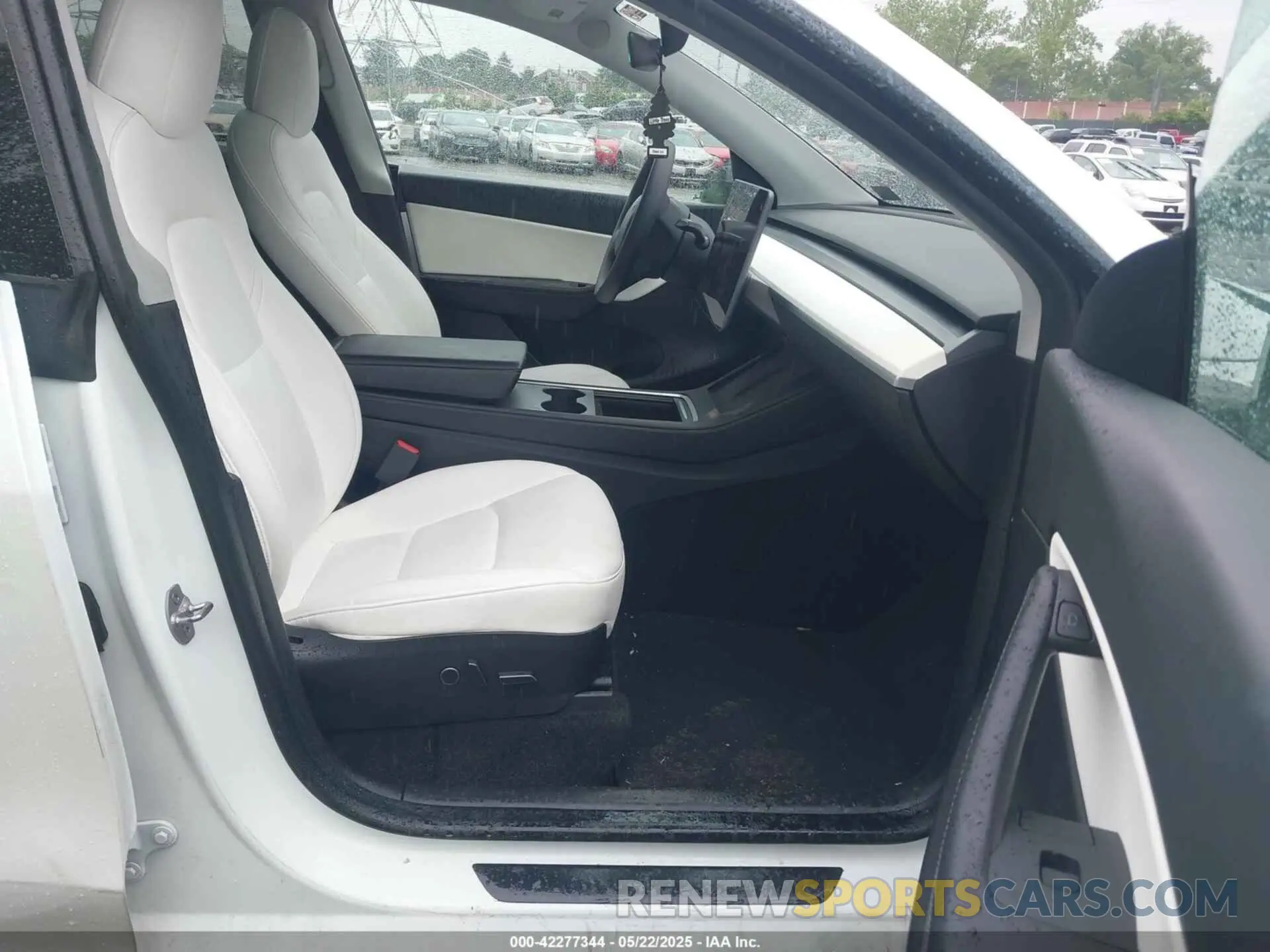 5 Photograph of a damaged car 5YJYGDEE6MF182630 TESLA MODEL Y 2021