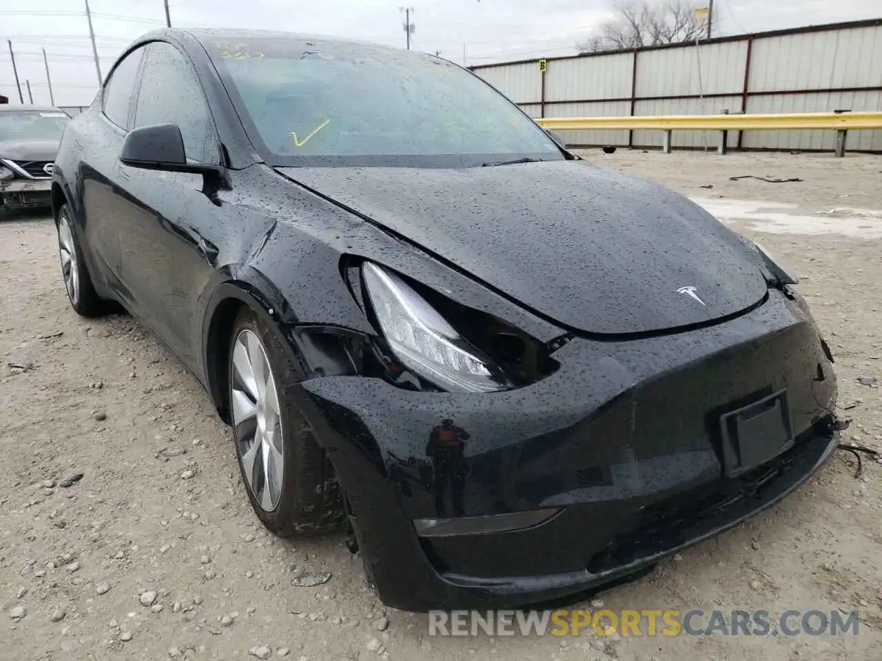 1 Photograph of a damaged car 5YJYGDEE6MF186631 TESLA MODEL Y 2021