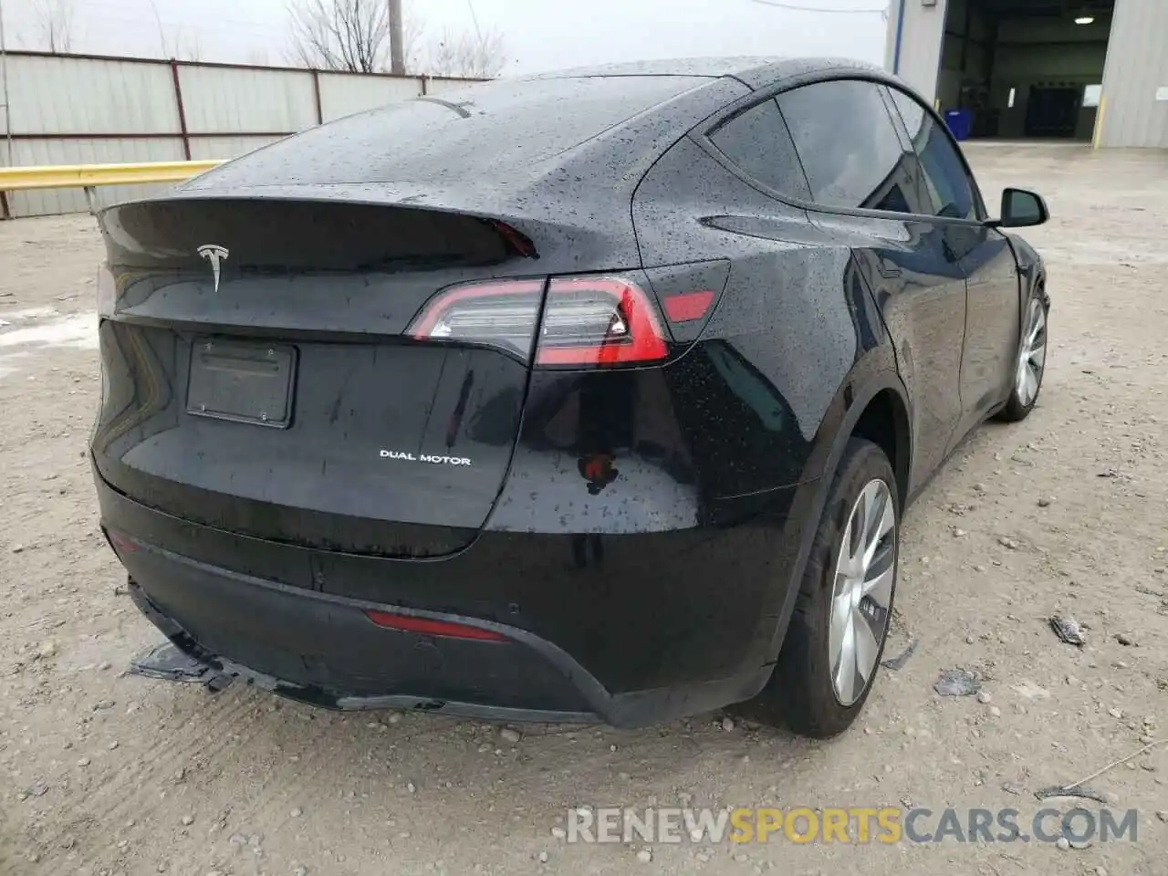 4 Photograph of a damaged car 5YJYGDEE6MF186631 TESLA MODEL Y 2021