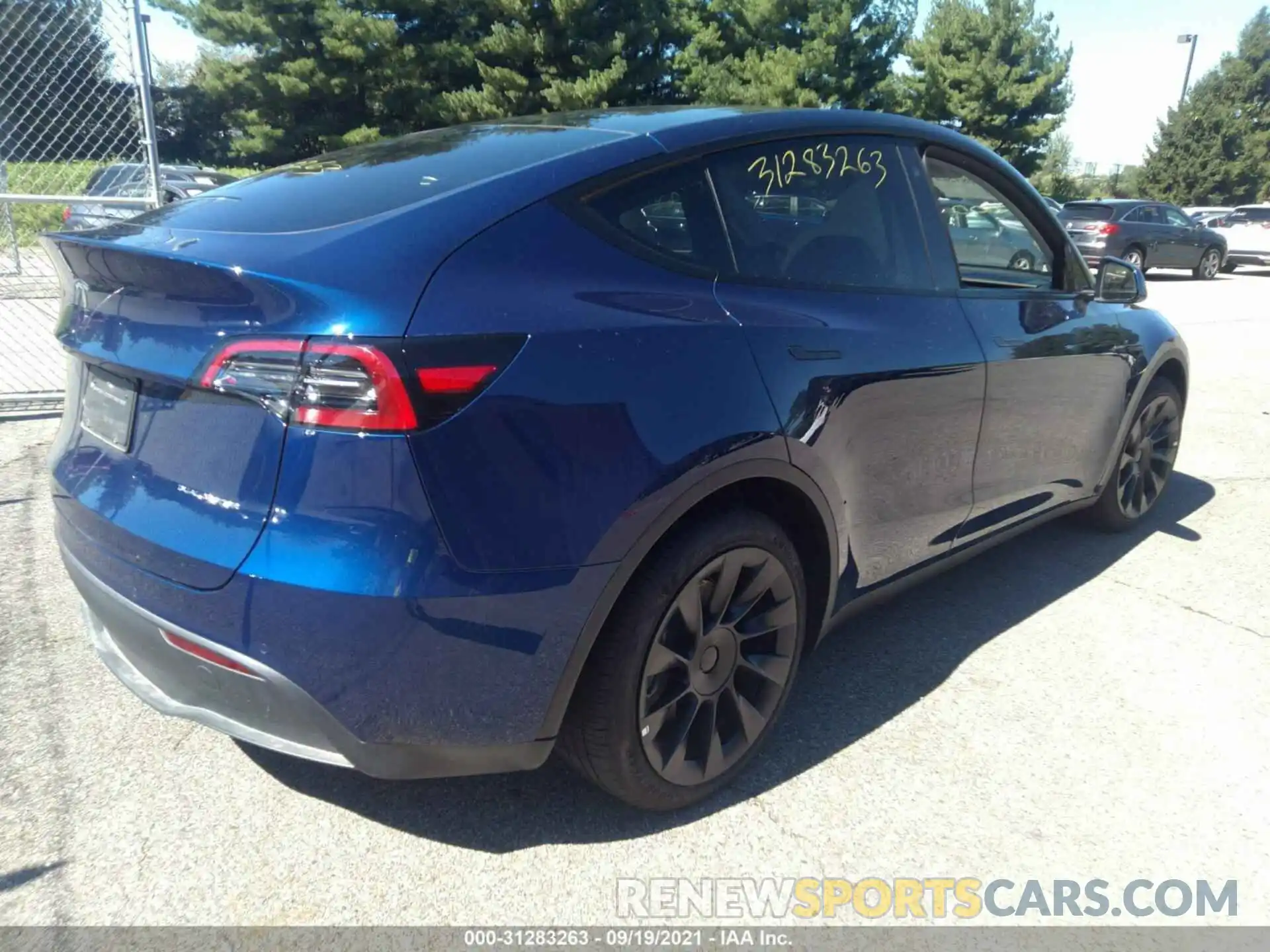 4 Photograph of a damaged car 5YJYGDEE6MF195992 TESLA MODEL Y 2021