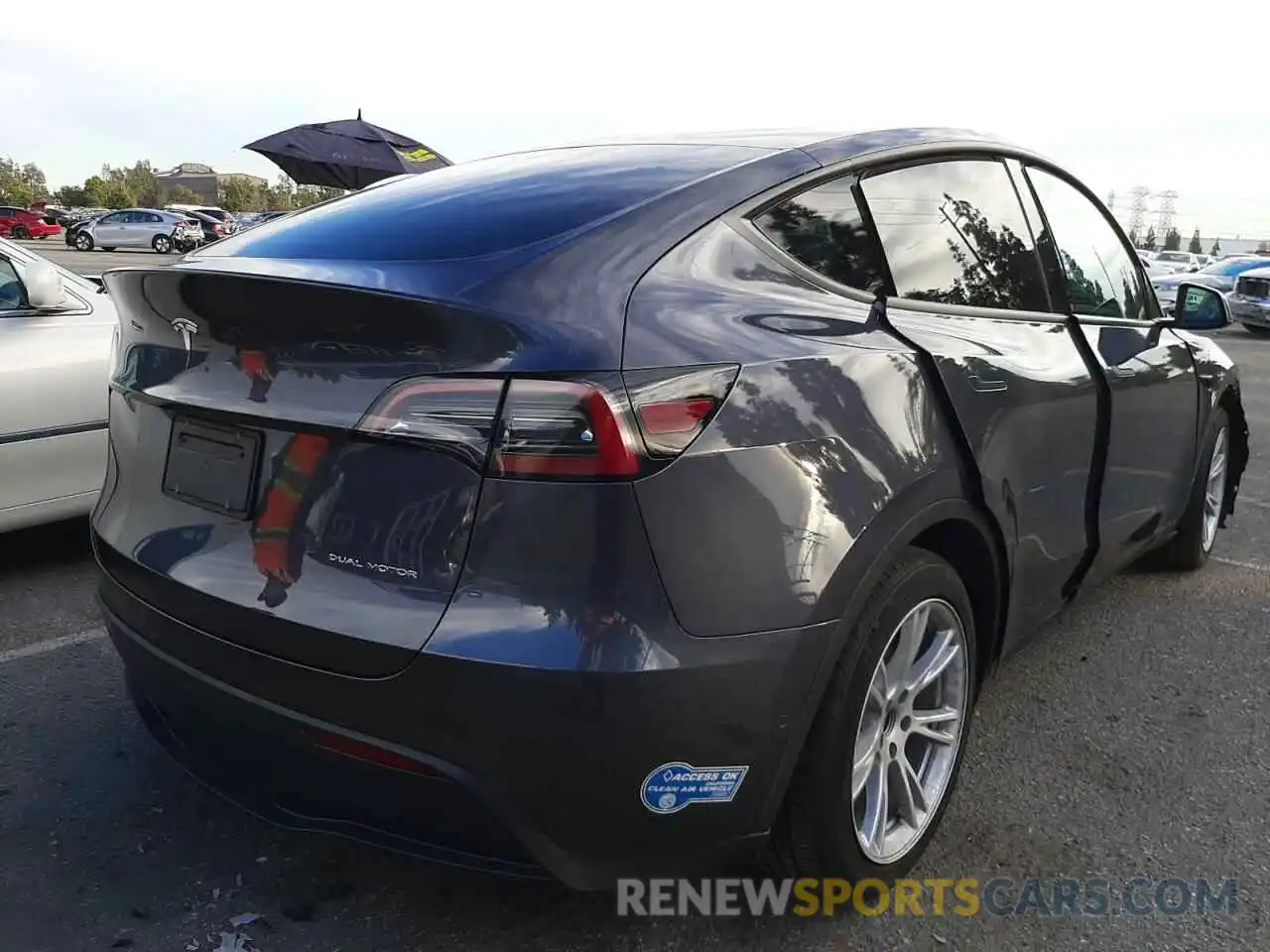 4 Photograph of a damaged car 5YJYGDEE6MF199265 TESLA MODEL Y 2021