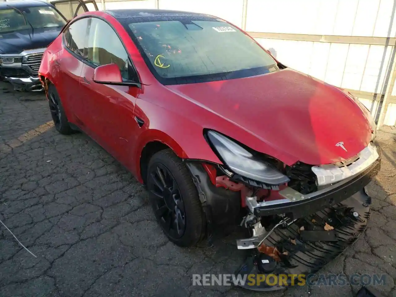 4 Photograph of a damaged car 5YJYGDEE6MF203881 TESLA MODEL Y 2021