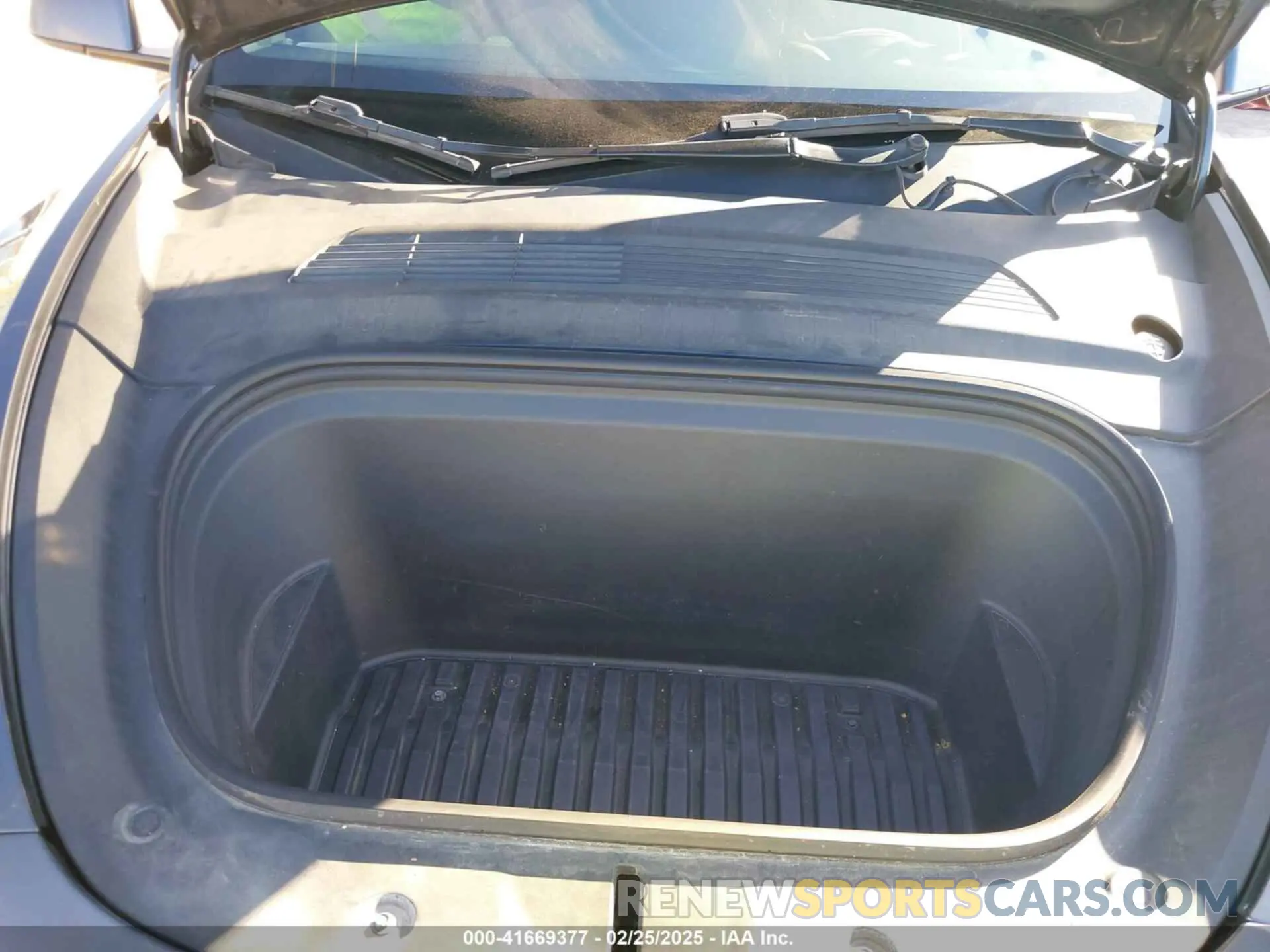 10 Photograph of a damaged car 5YJYGDEE6MF217229 TESLA MODEL Y 2021