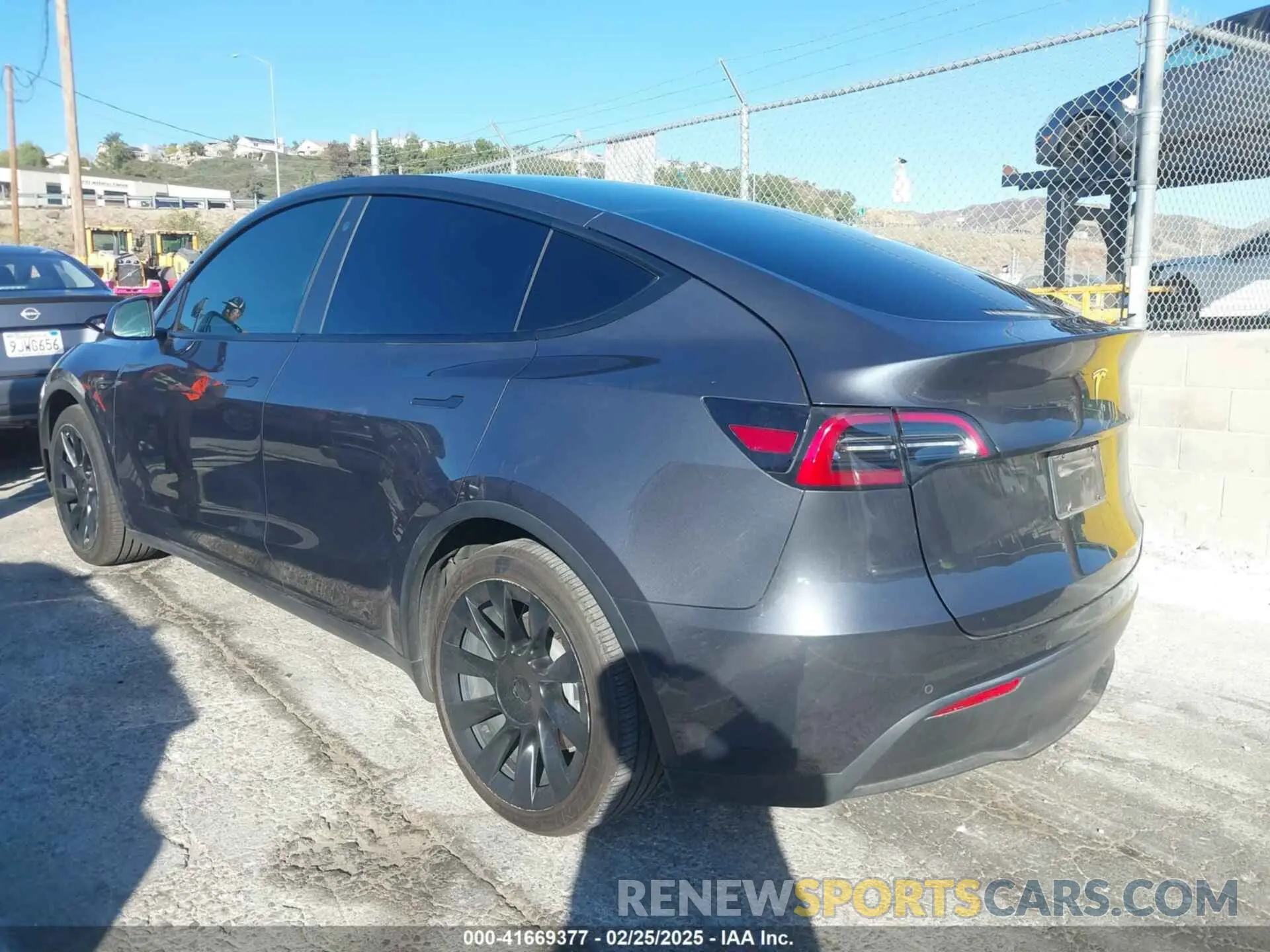 3 Photograph of a damaged car 5YJYGDEE6MF217229 TESLA MODEL Y 2021