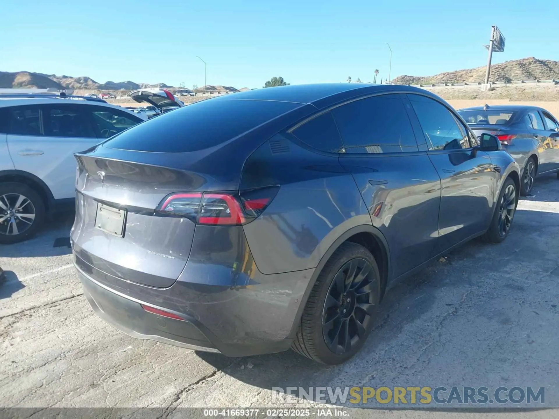 4 Photograph of a damaged car 5YJYGDEE6MF217229 TESLA MODEL Y 2021