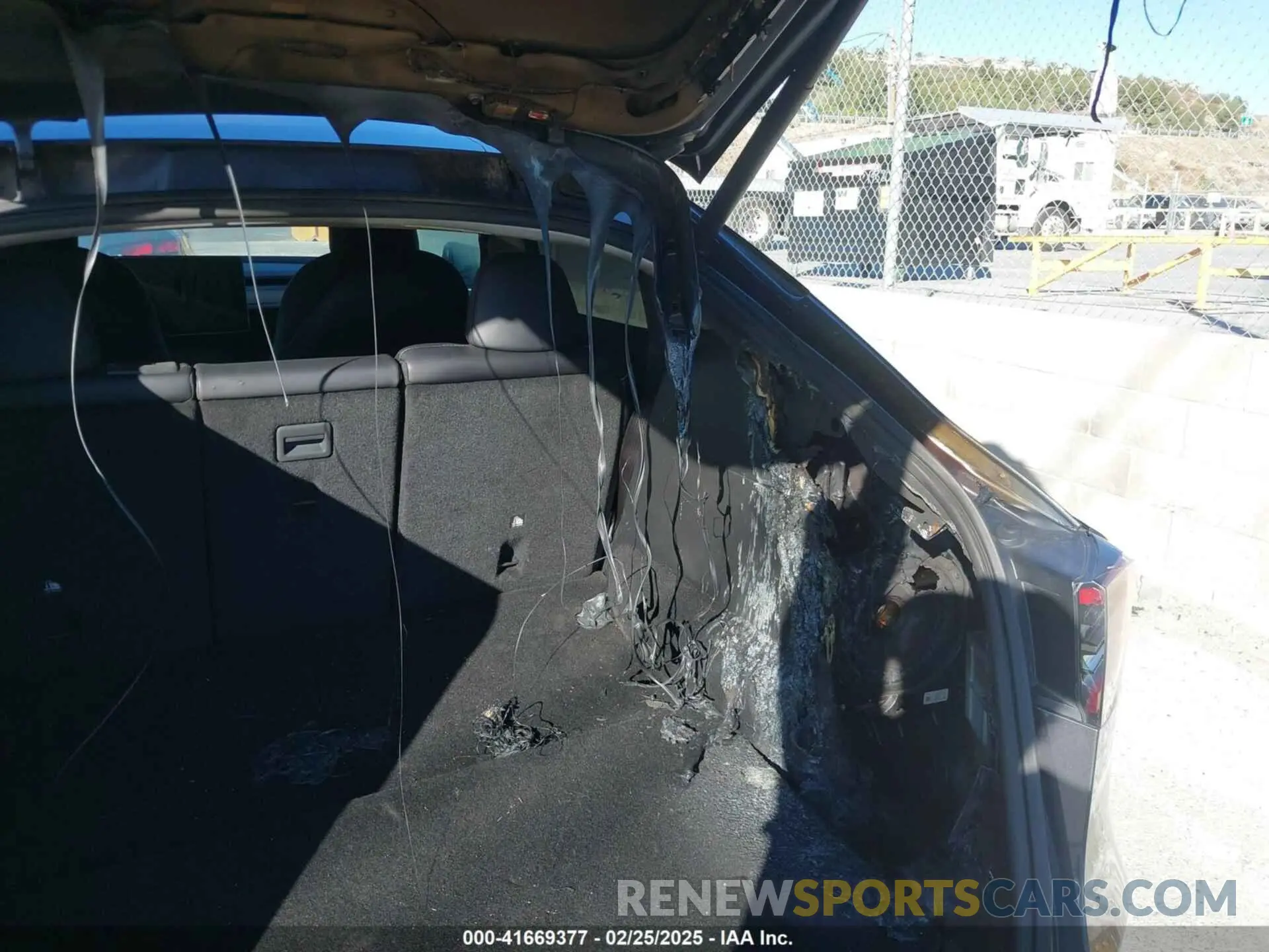 6 Photograph of a damaged car 5YJYGDEE6MF217229 TESLA MODEL Y 2021