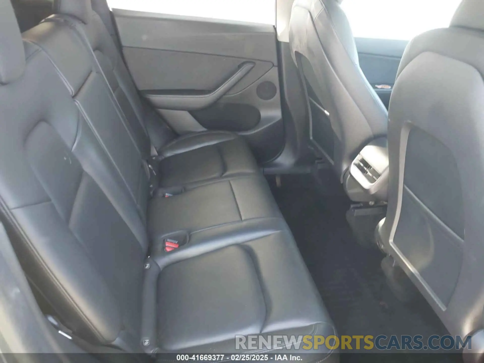 8 Photograph of a damaged car 5YJYGDEE6MF217229 TESLA MODEL Y 2021