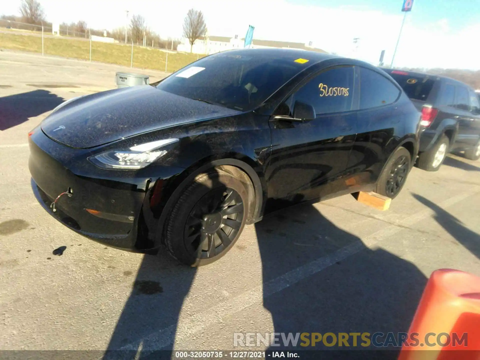 2 Photograph of a damaged car 5YJYGDEE6MF229347 TESLA MODEL Y 2021