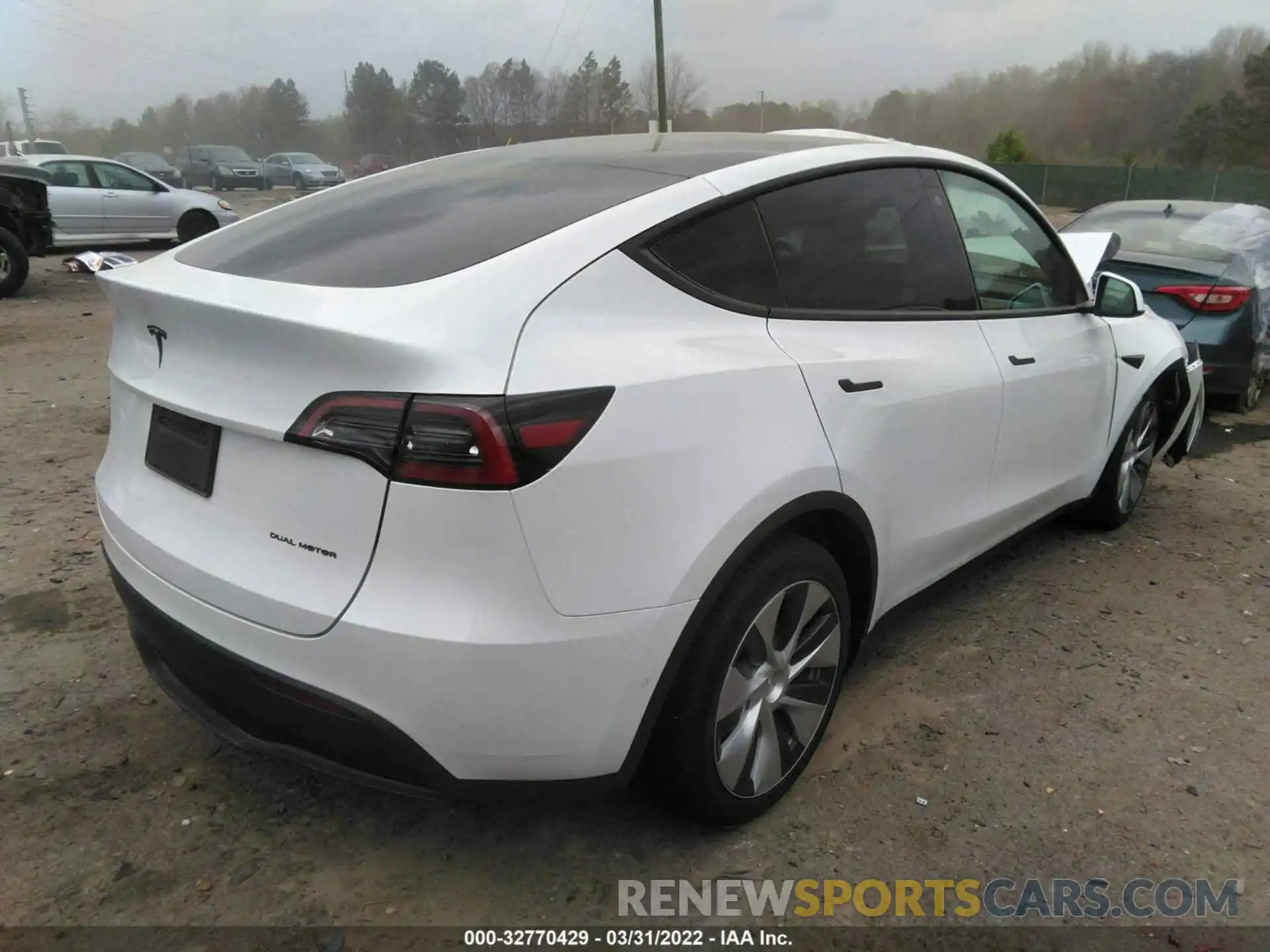 4 Photograph of a damaged car 5YJYGDEE6MF232216 TESLA MODEL Y 2021