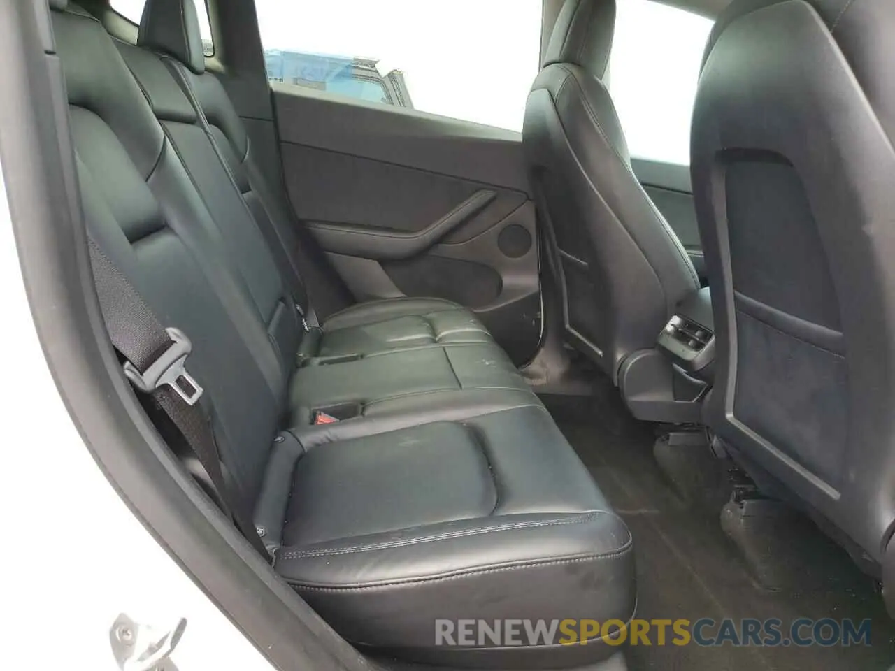 11 Photograph of a damaged car 5YJYGDEE6MF239571 TESLA MODEL Y 2021