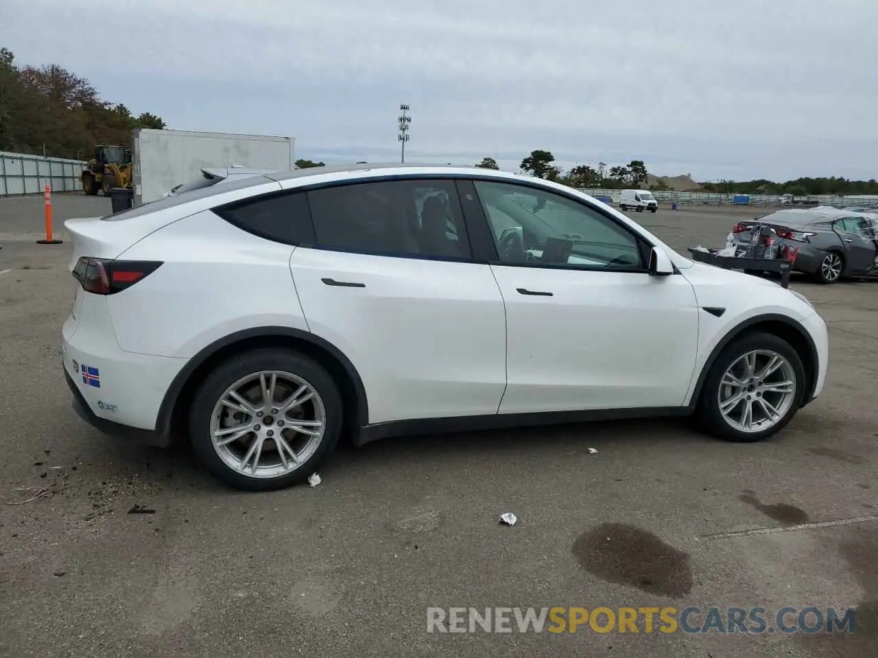 3 Photograph of a damaged car 5YJYGDEE6MF240543 TESLA MODEL Y 2021