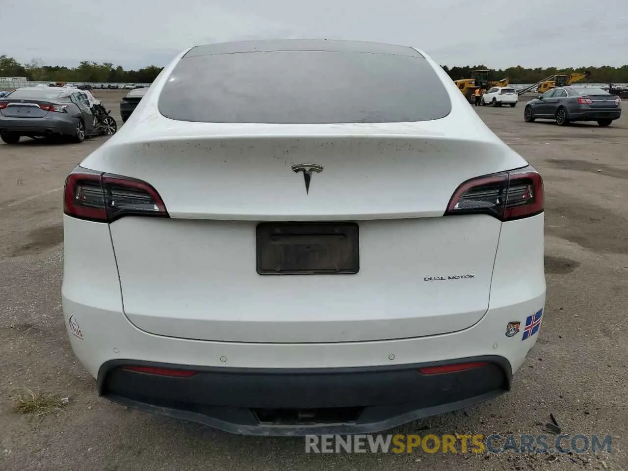6 Photograph of a damaged car 5YJYGDEE6MF240543 TESLA MODEL Y 2021