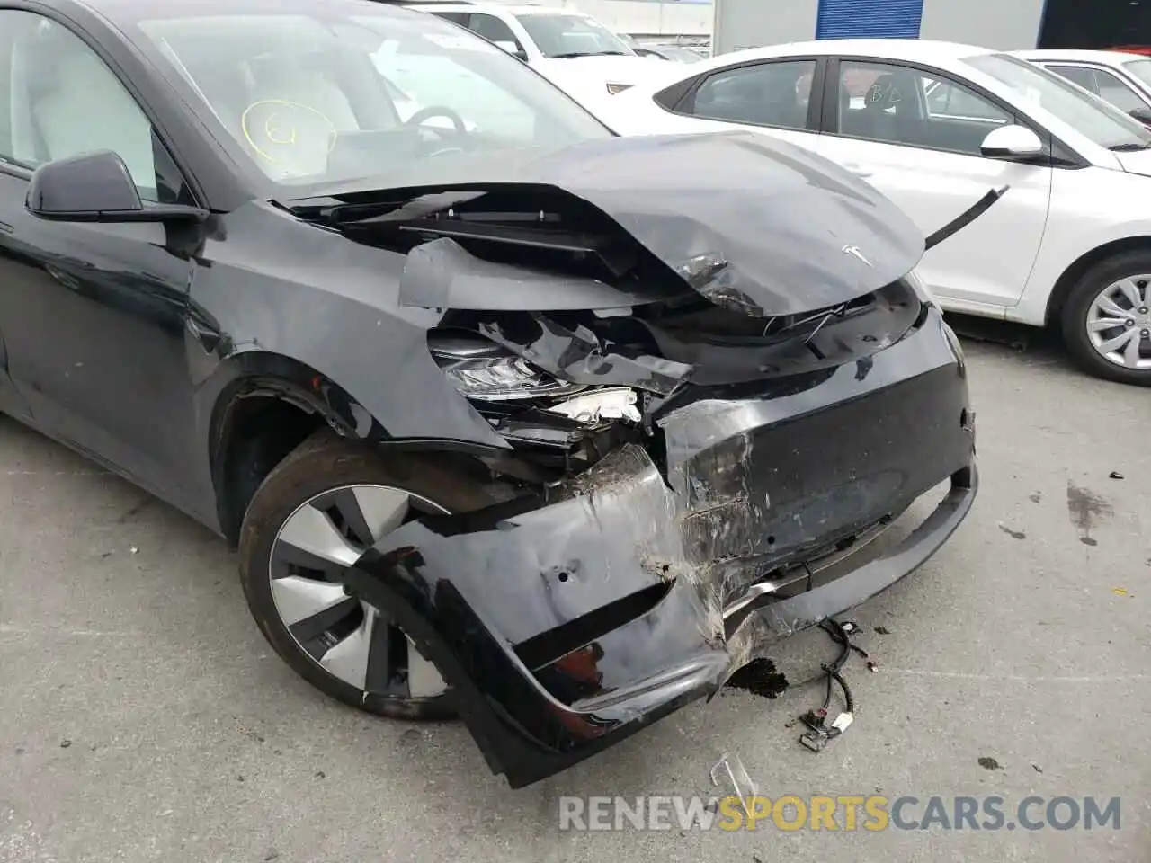 9 Photograph of a damaged car 5YJYGDEE6MF270013 TESLA MODEL Y 2021