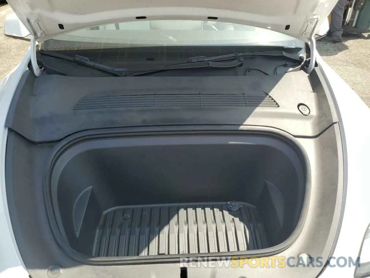 11 Photograph of a damaged car 5YJYGDEE6MF271906 TESLA MODEL Y 2021