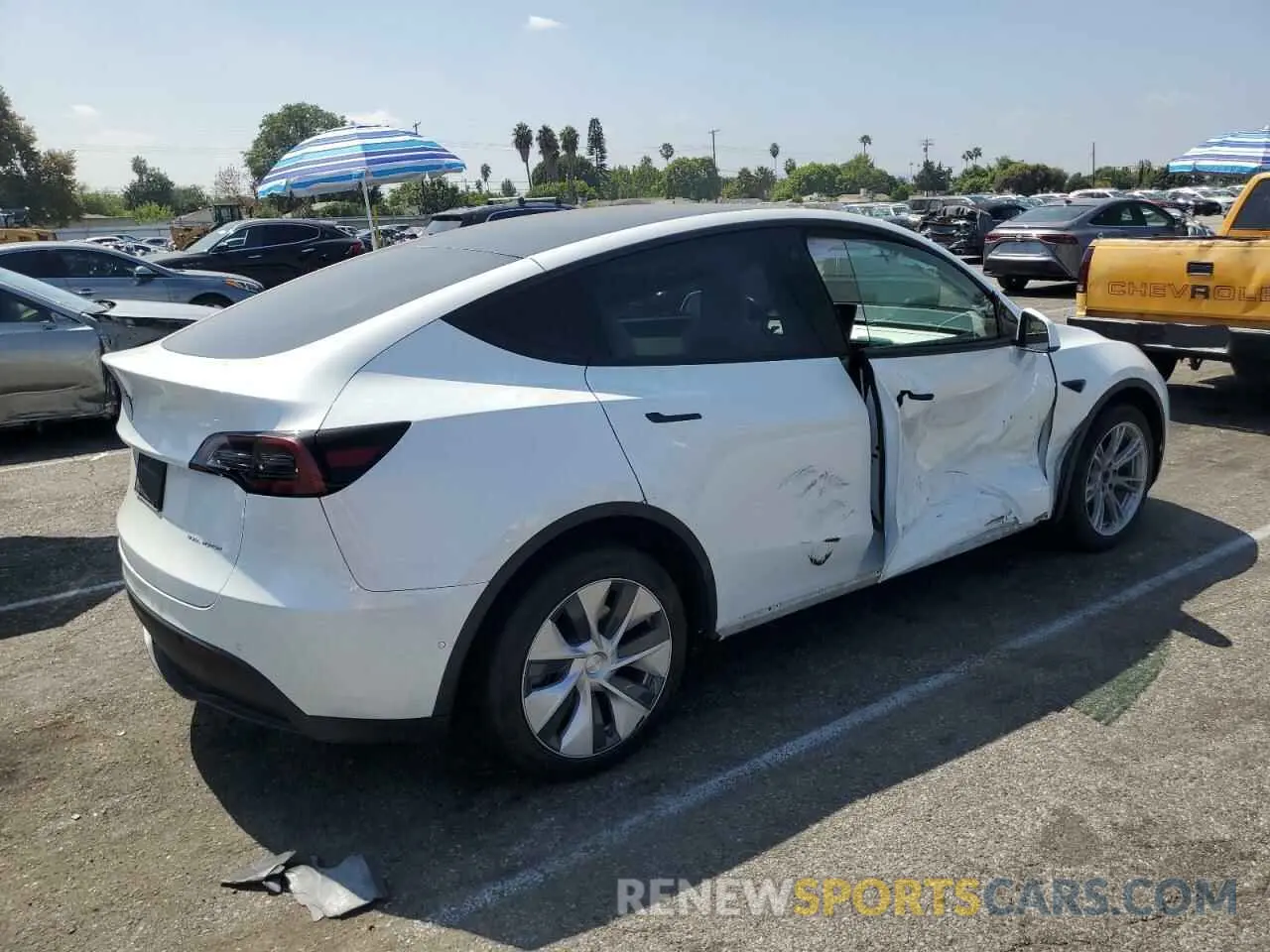 3 Photograph of a damaged car 5YJYGDEE6MF271906 TESLA MODEL Y 2021