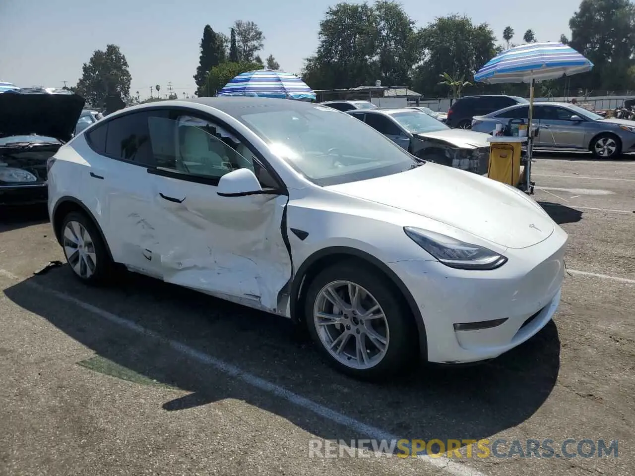 4 Photograph of a damaged car 5YJYGDEE6MF271906 TESLA MODEL Y 2021