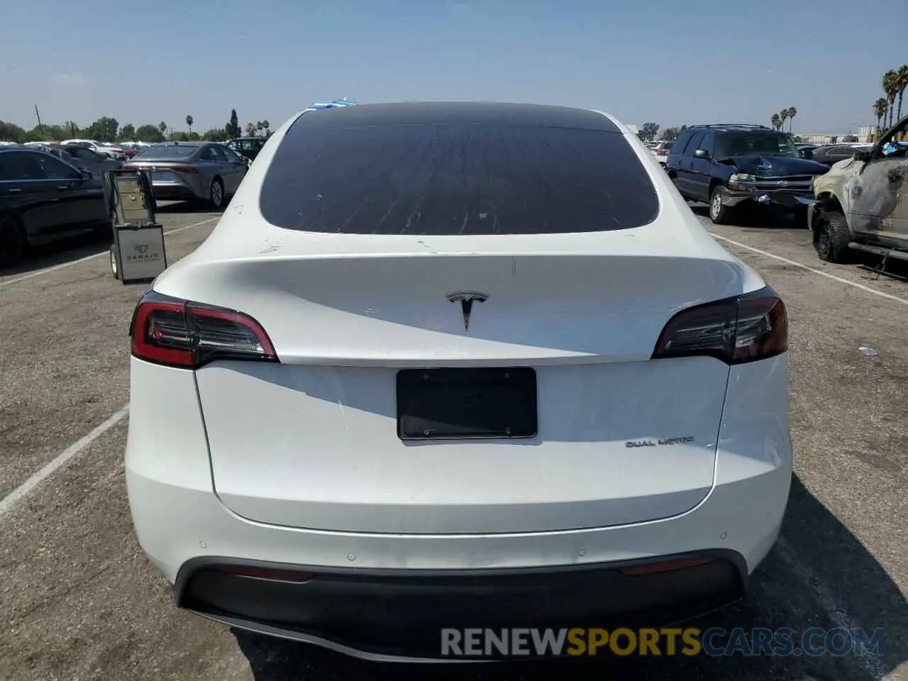 6 Photograph of a damaged car 5YJYGDEE6MF271906 TESLA MODEL Y 2021