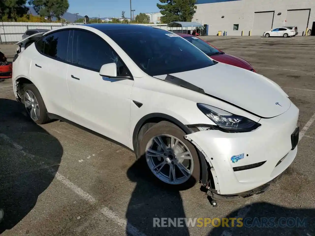 4 Photograph of a damaged car 5YJYGDEE6MF275440 TESLA MODEL Y 2021