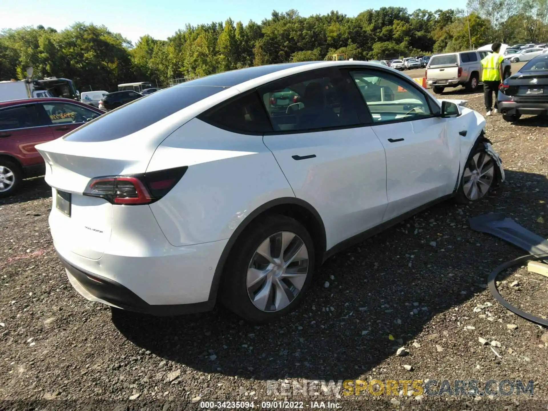 4 Photograph of a damaged car 5YJYGDEE6MF283831 TESLA MODEL Y 2021