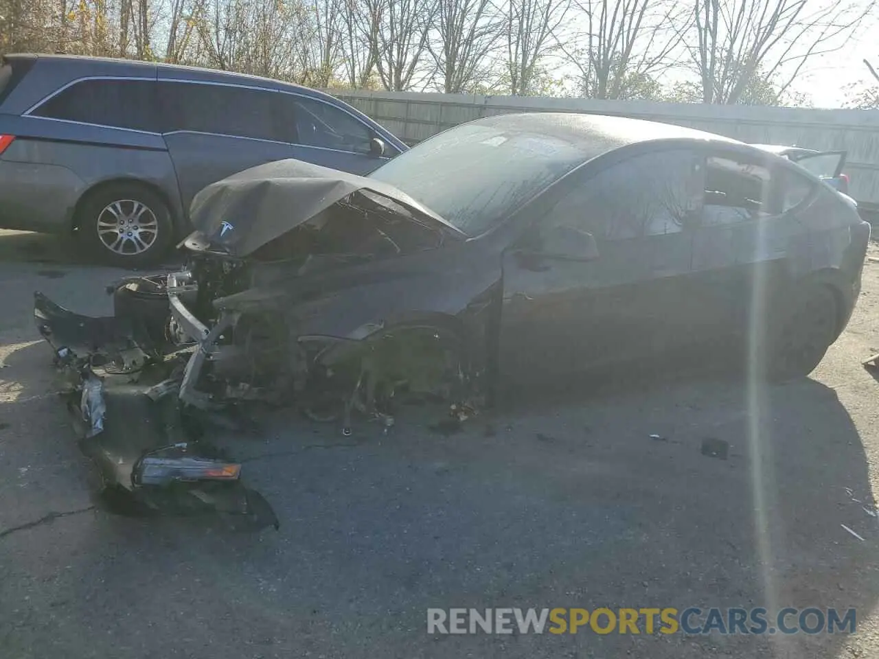 1 Photograph of a damaged car 5YJYGDEE6MF285644 TESLA MODEL Y 2021
