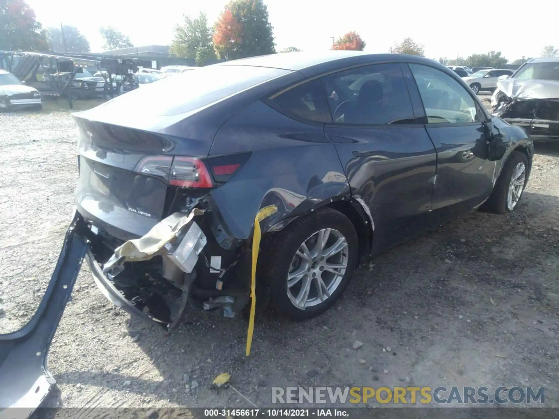 4 Photograph of a damaged car 5YJYGDEE7MF060553 TESLA MODEL Y 2021