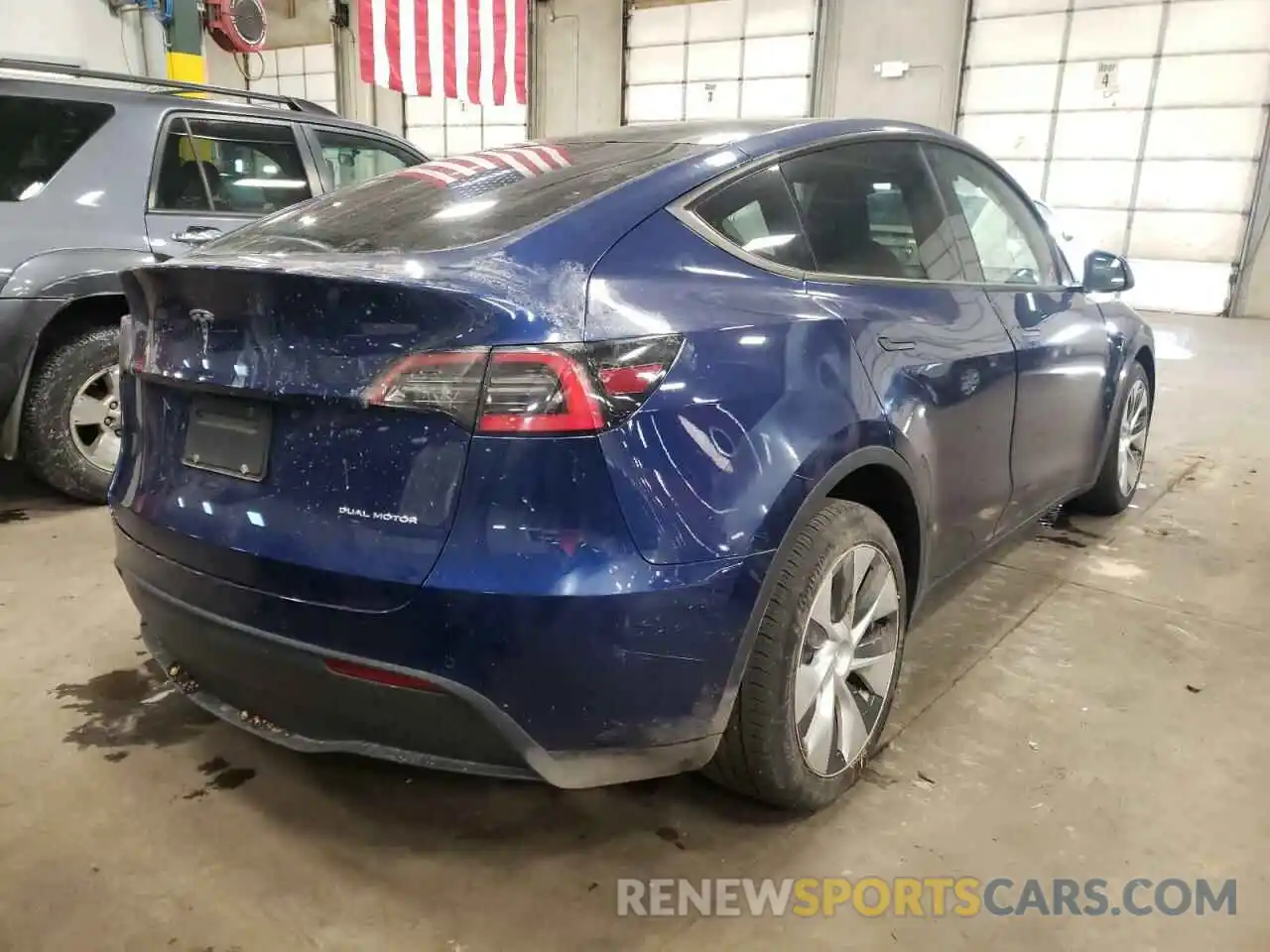 4 Photograph of a damaged car 5YJYGDEE7MF060844 TESLA MODEL Y 2021