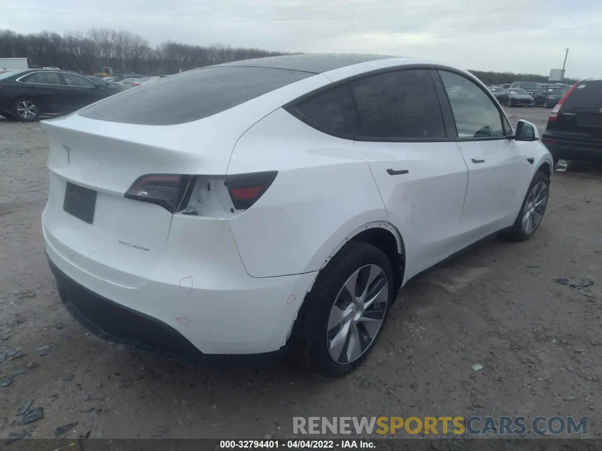 4 Photograph of a damaged car 5YJYGDEE7MF061444 TESLA MODEL Y 2021