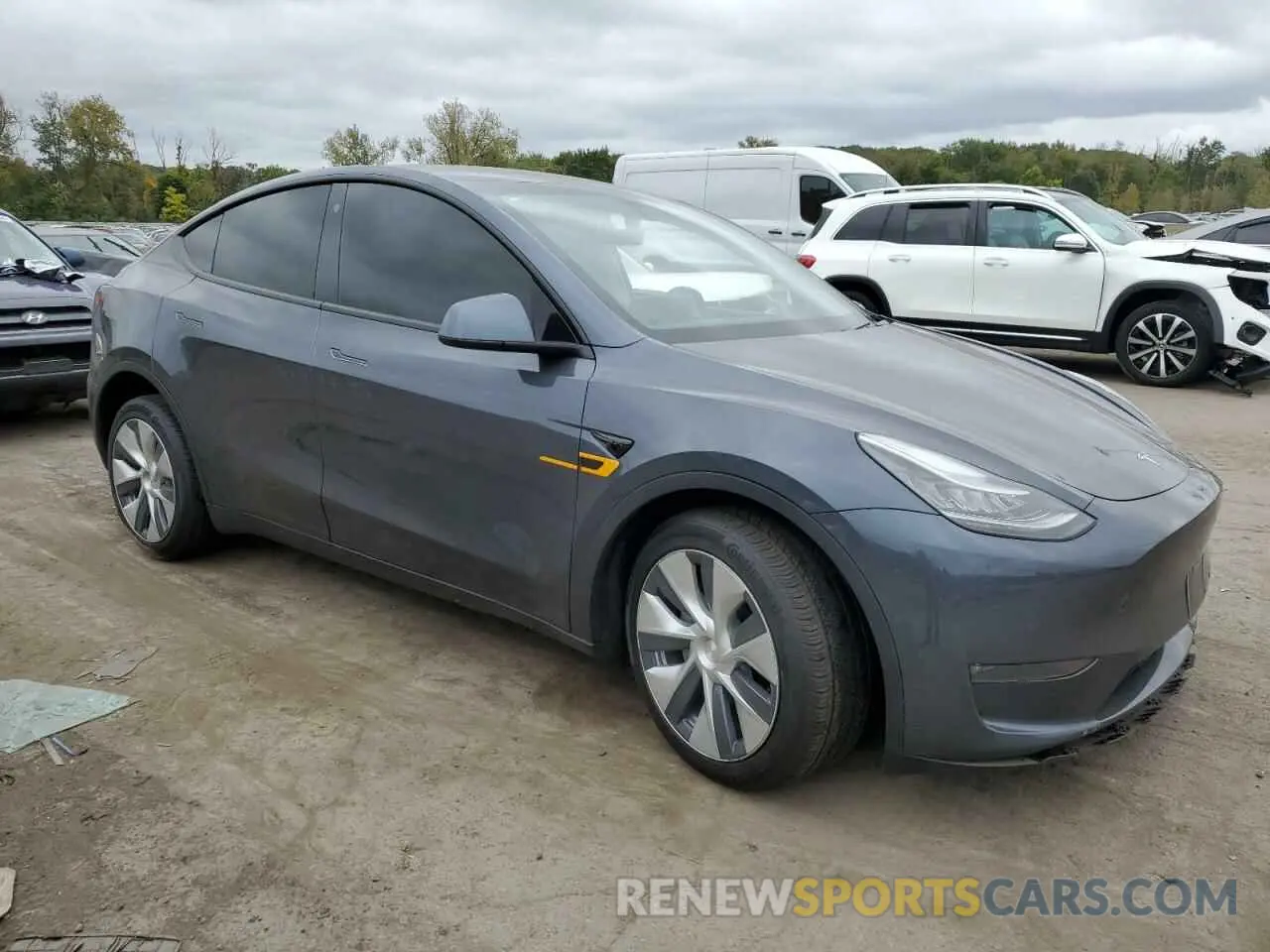 4 Photograph of a damaged car 5YJYGDEE7MF063310 TESLA MODEL Y 2021