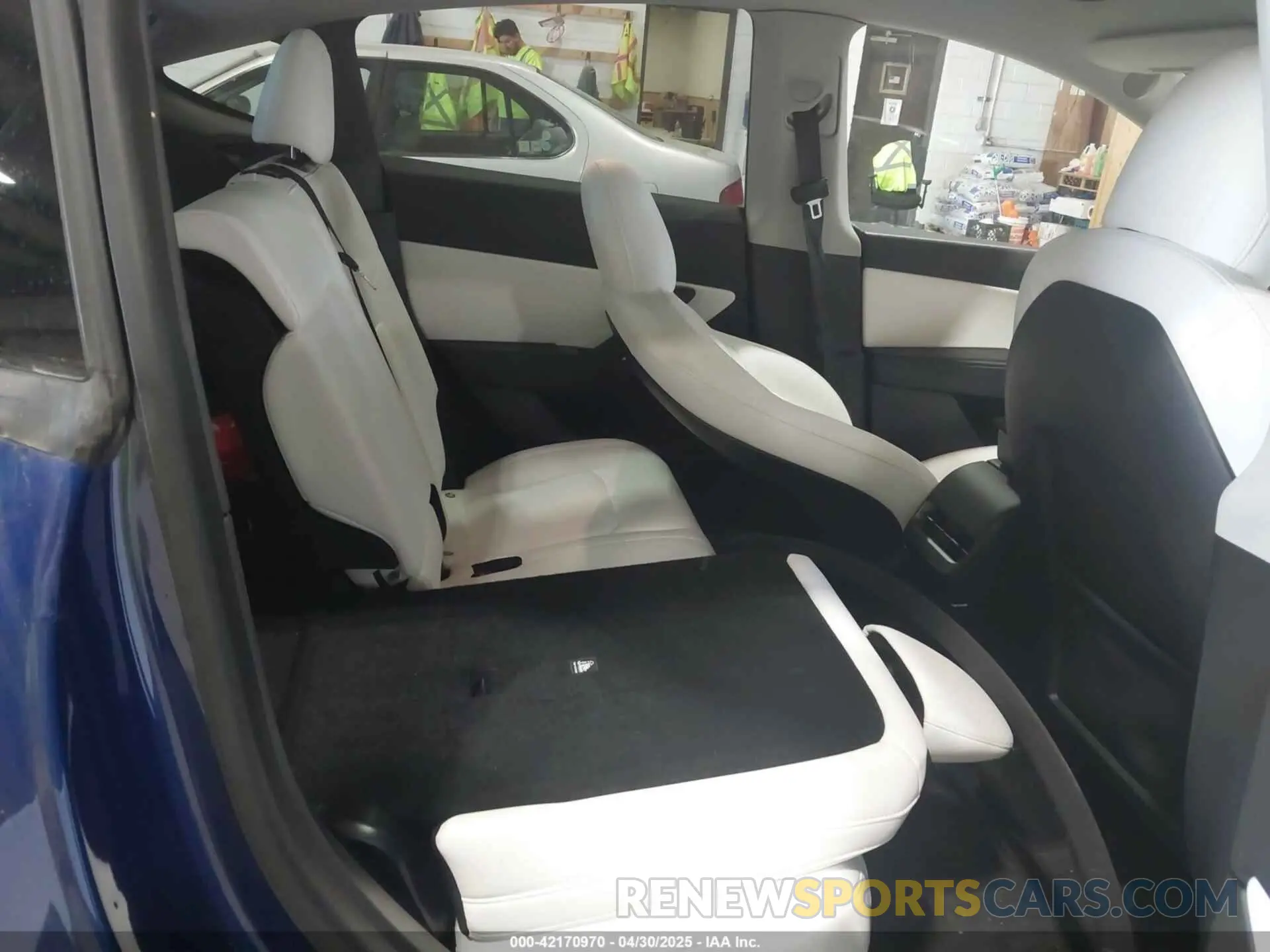 8 Photograph of a damaged car 5YJYGDEE7MF066269 TESLA MODEL Y 2021