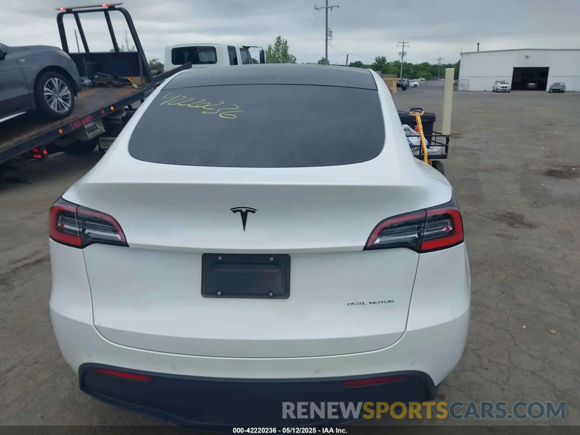 16 Photograph of a damaged car 5YJYGDEE7MF068619 TESLA MODEL Y 2021