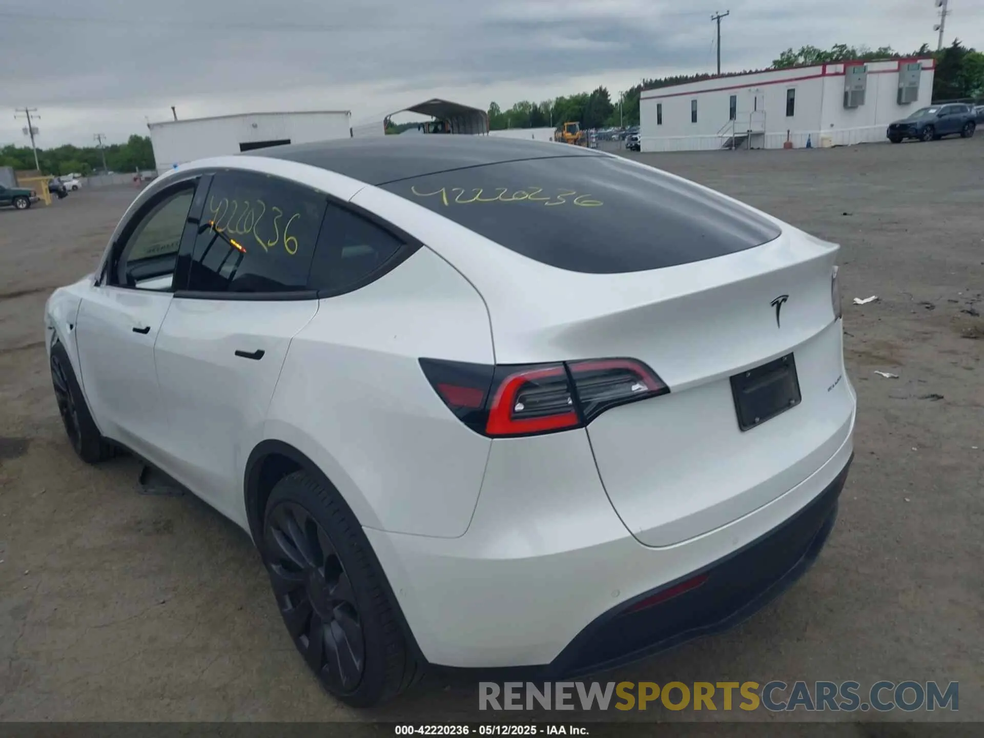 3 Photograph of a damaged car 5YJYGDEE7MF068619 TESLA MODEL Y 2021