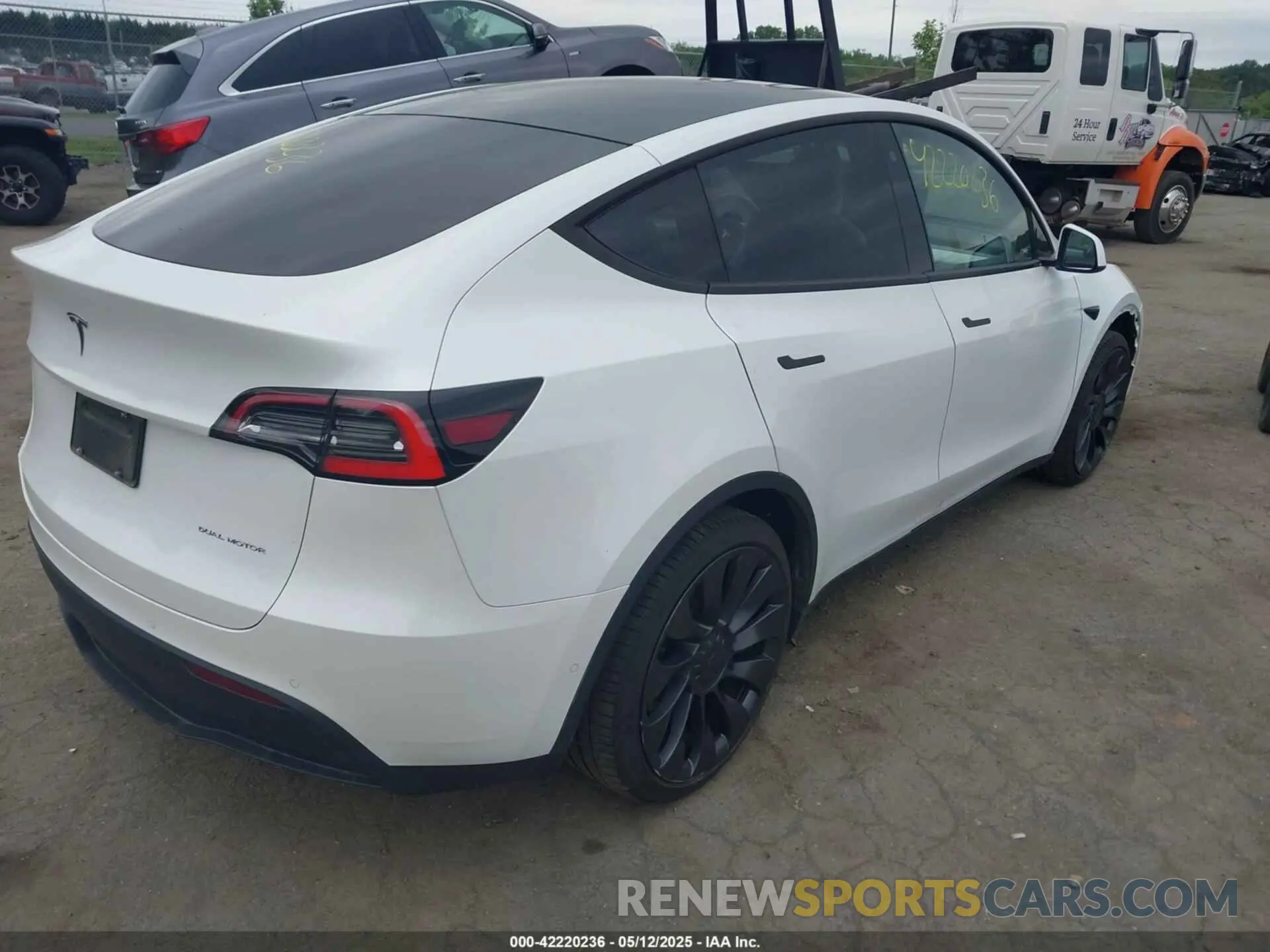 4 Photograph of a damaged car 5YJYGDEE7MF068619 TESLA MODEL Y 2021