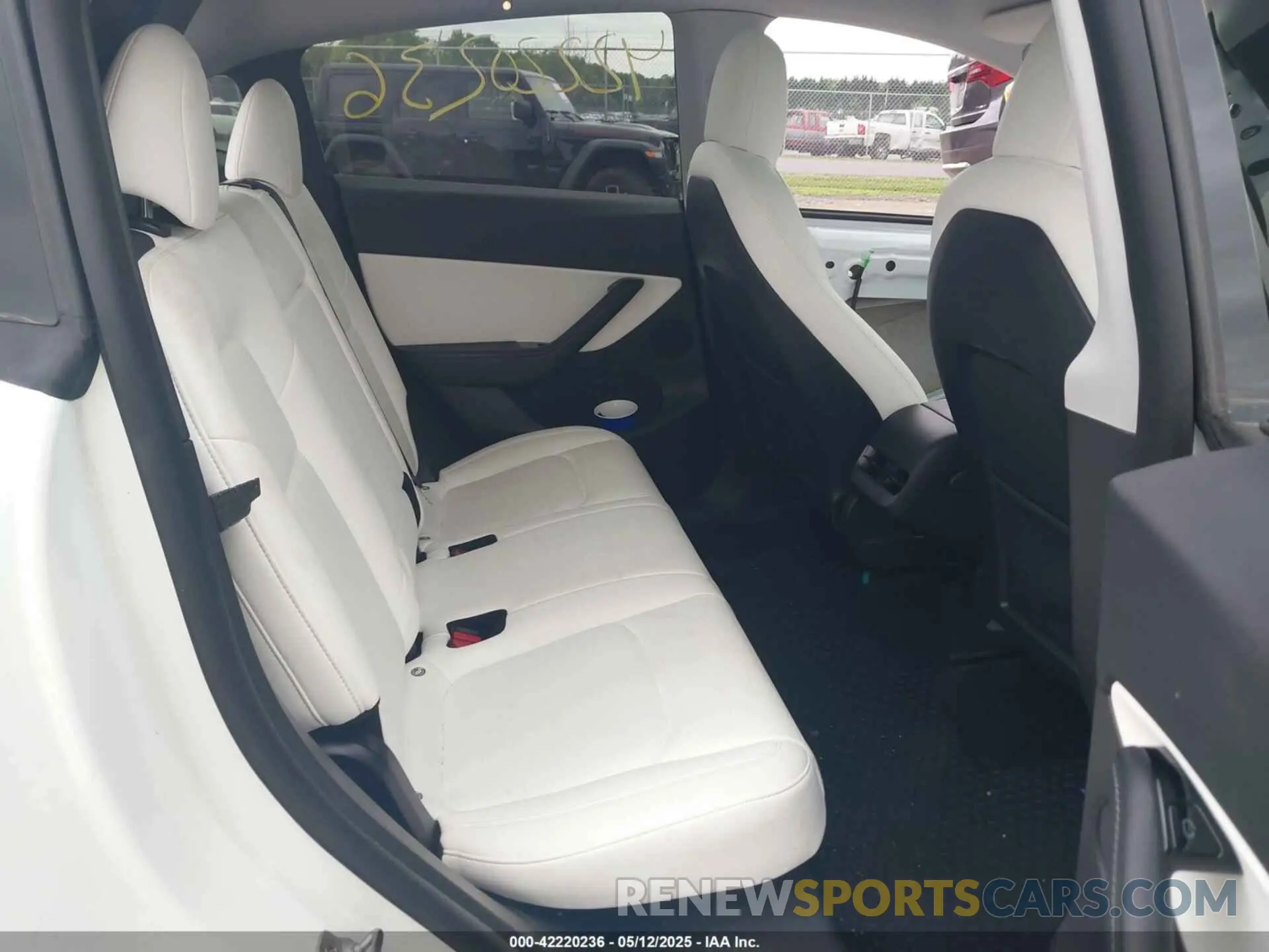8 Photograph of a damaged car 5YJYGDEE7MF068619 TESLA MODEL Y 2021