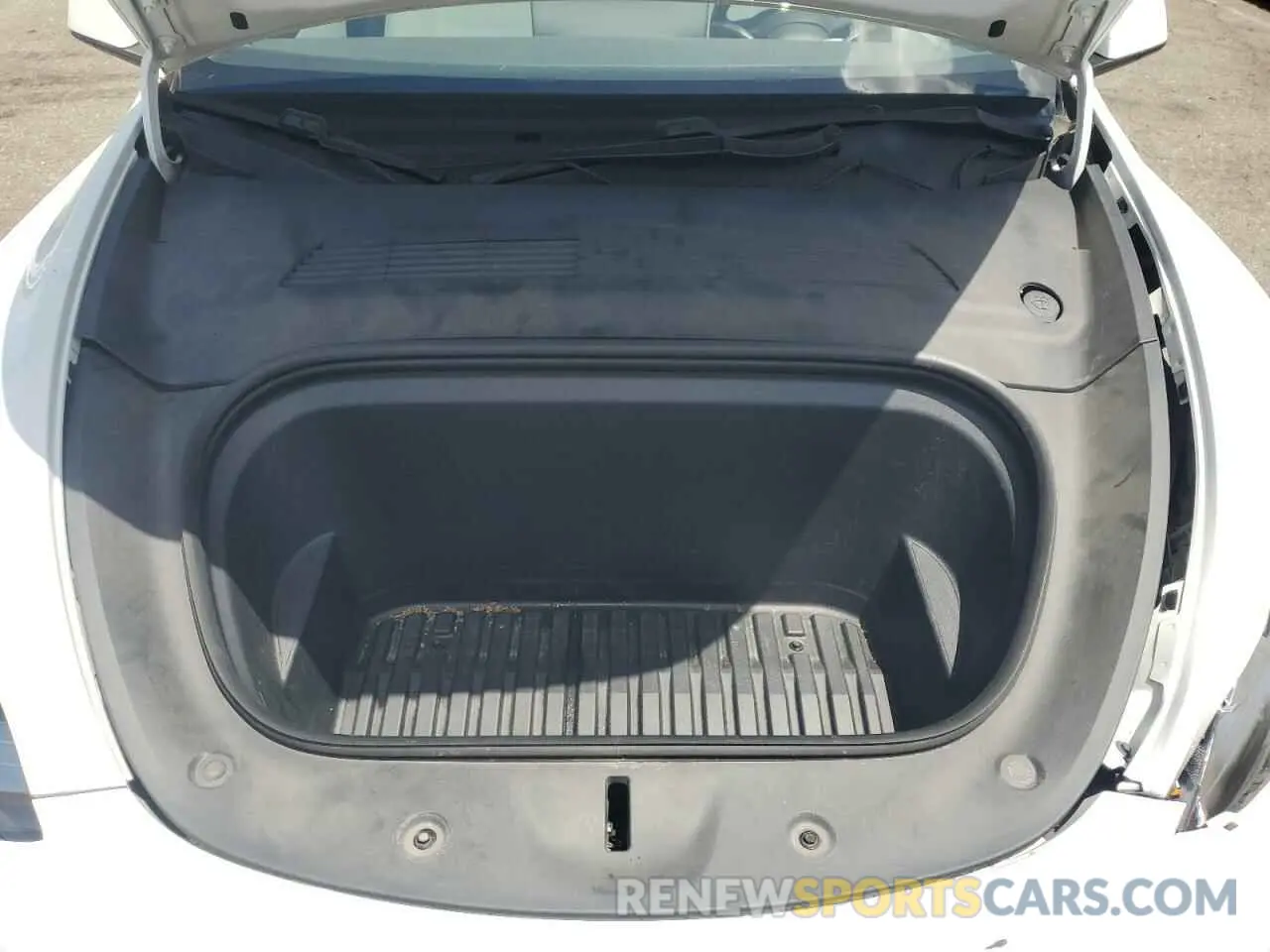 11 Photograph of a damaged car 5YJYGDEE7MF068975 TESLA MODEL Y 2021