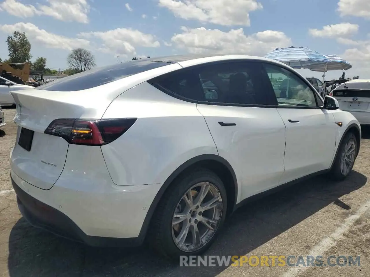 3 Photograph of a damaged car 5YJYGDEE7MF068975 TESLA MODEL Y 2021