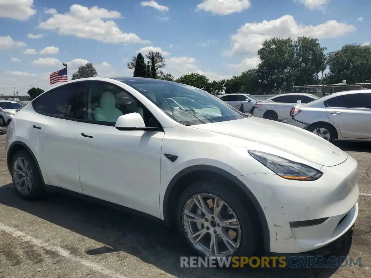 4 Photograph of a damaged car 5YJYGDEE7MF068975 TESLA MODEL Y 2021