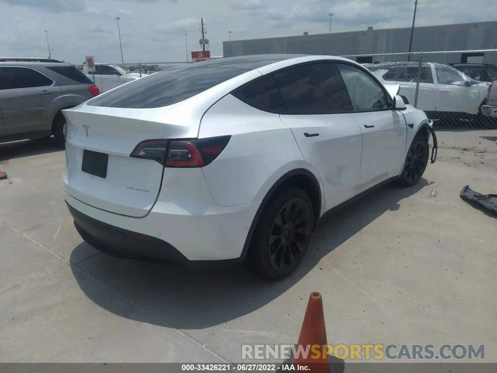 4 Photograph of a damaged car 5YJYGDEE7MF072394 TESLA MODEL Y 2021