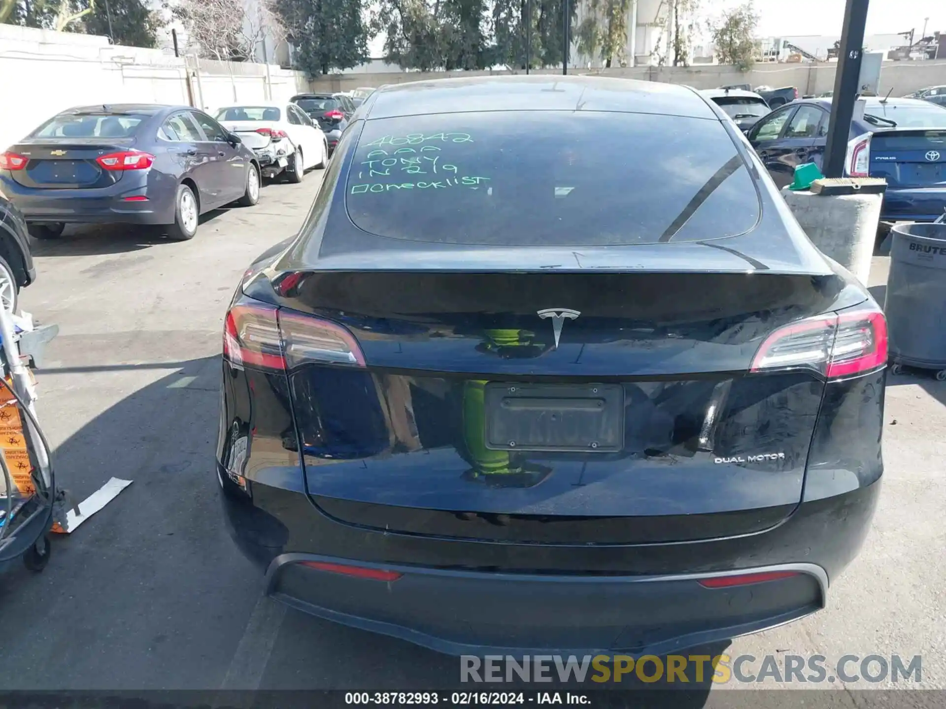 15 Photograph of a damaged car 5YJYGDEE7MF075120 TESLA MODEL Y 2021