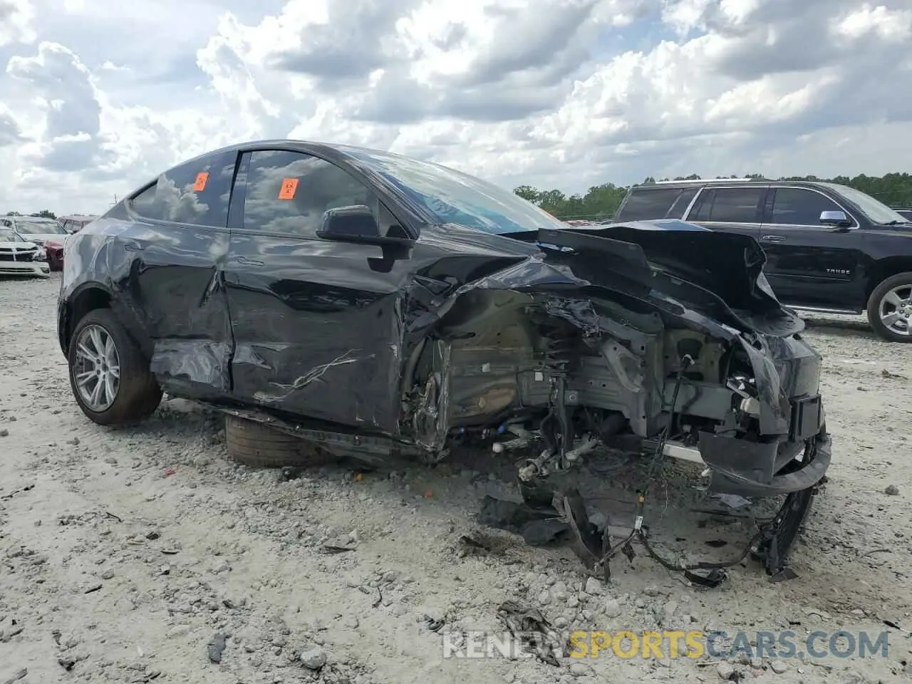 4 Photograph of a damaged car 5YJYGDEE7MF081337 TESLA MODEL Y 2021