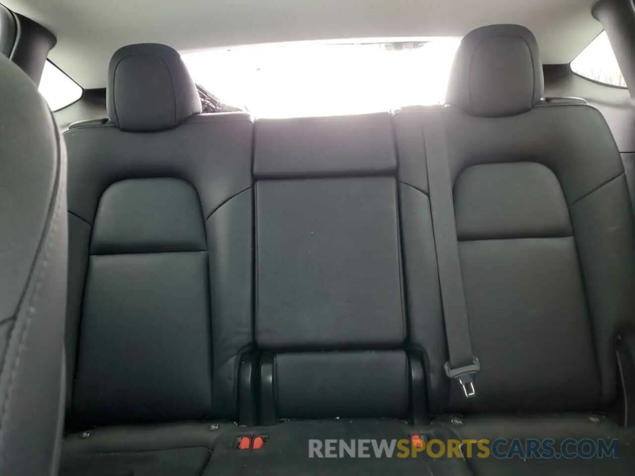 10 Photograph of a damaged car 5YJYGDEE7MF081953 TESLA MODEL Y 2021