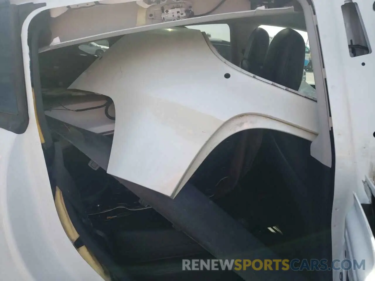 10 Photograph of a damaged car 5YJYGDEE7MF084397 TESLA MODEL Y 2021