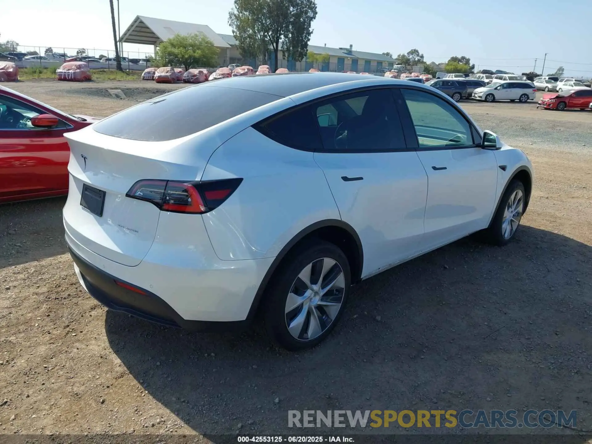 4 Photograph of a damaged car 5YJYGDEE7MF085758 TESLA MODEL Y 2021